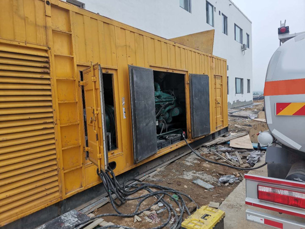 南漳如何在发电机出租合同中约定设备的维修和保养责任？