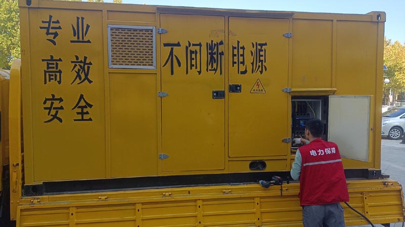 南漳柴油发电机组和UPS电源配合使用时，如何避免切换过程中的电力中断？
